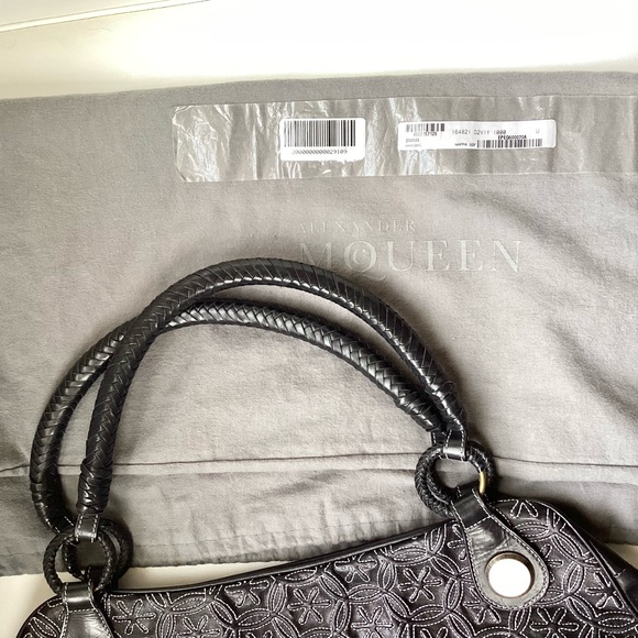 Alexander McQueen Black Large Shoulder Bag - Picture 11 of 15